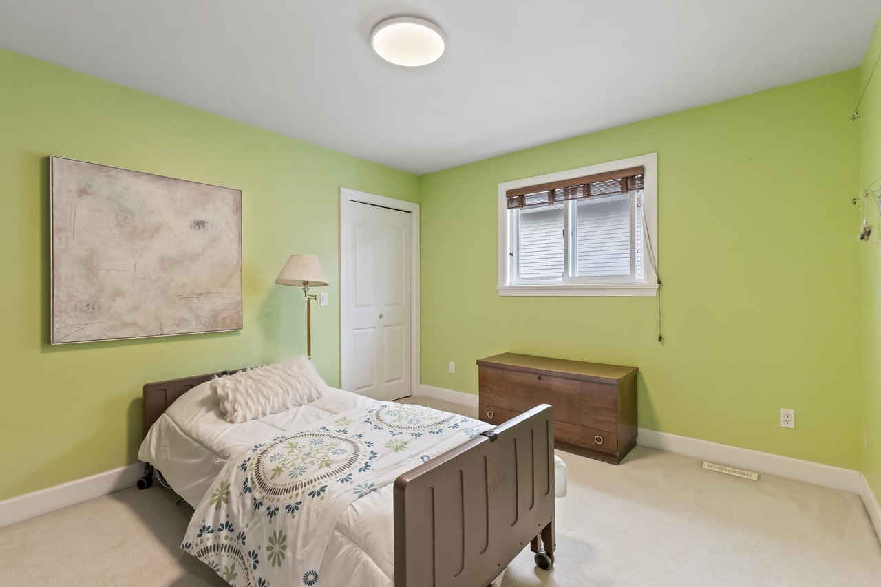 18979 70 Ave