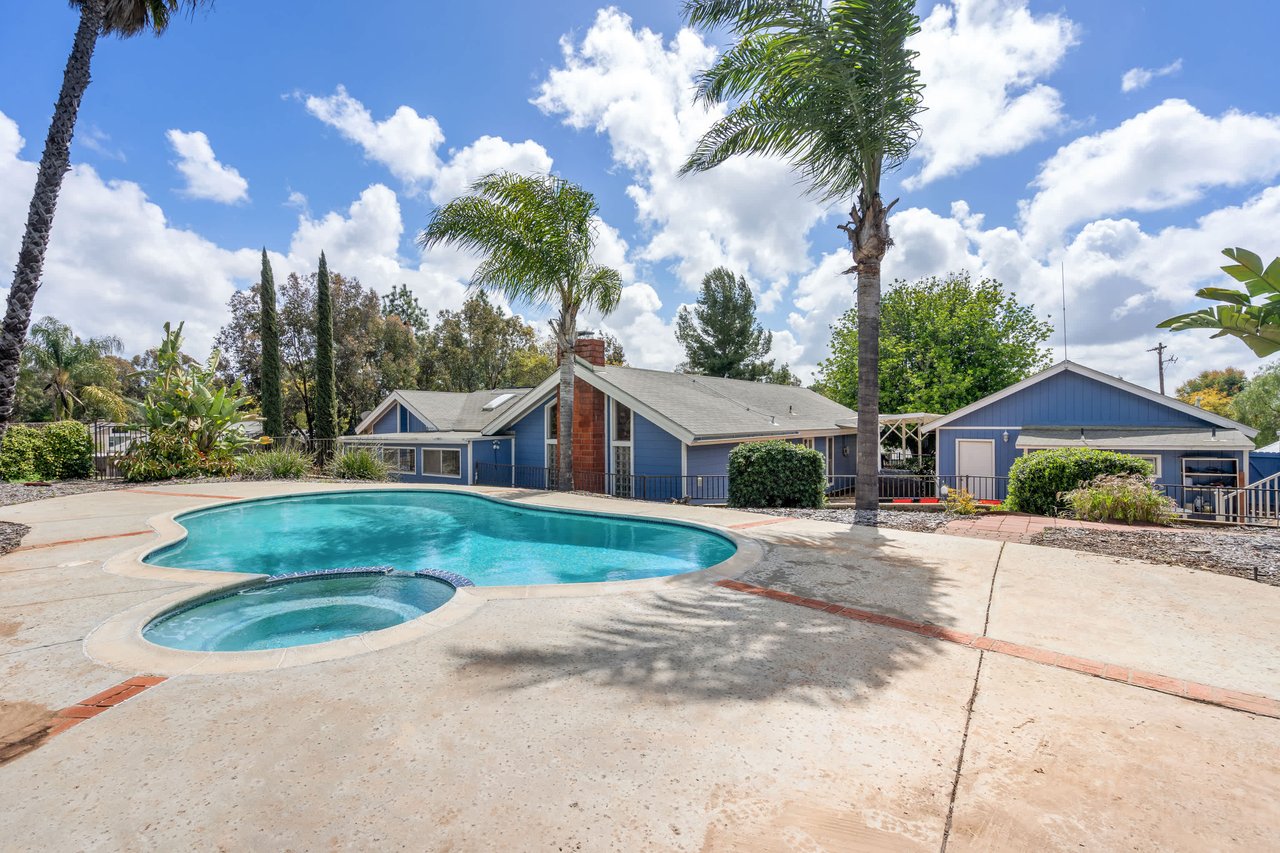 1002 Pepper Tree Ln