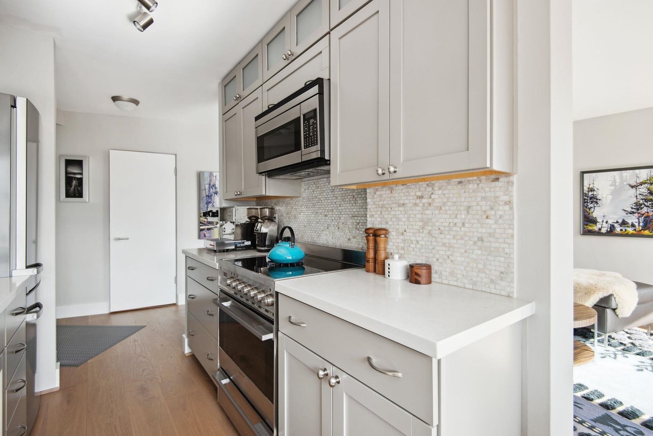 902-1930 Marine Dr