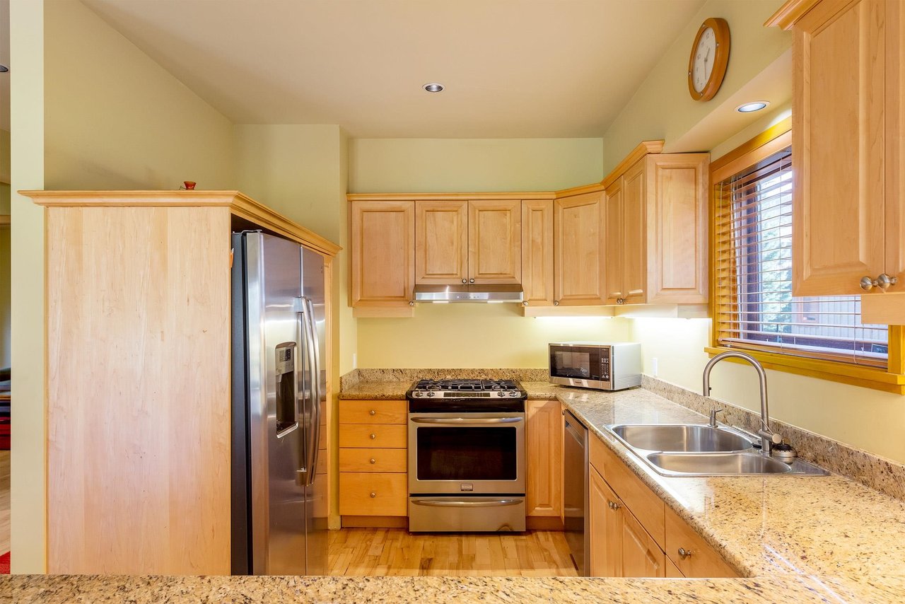 8107 Muirfield Cres