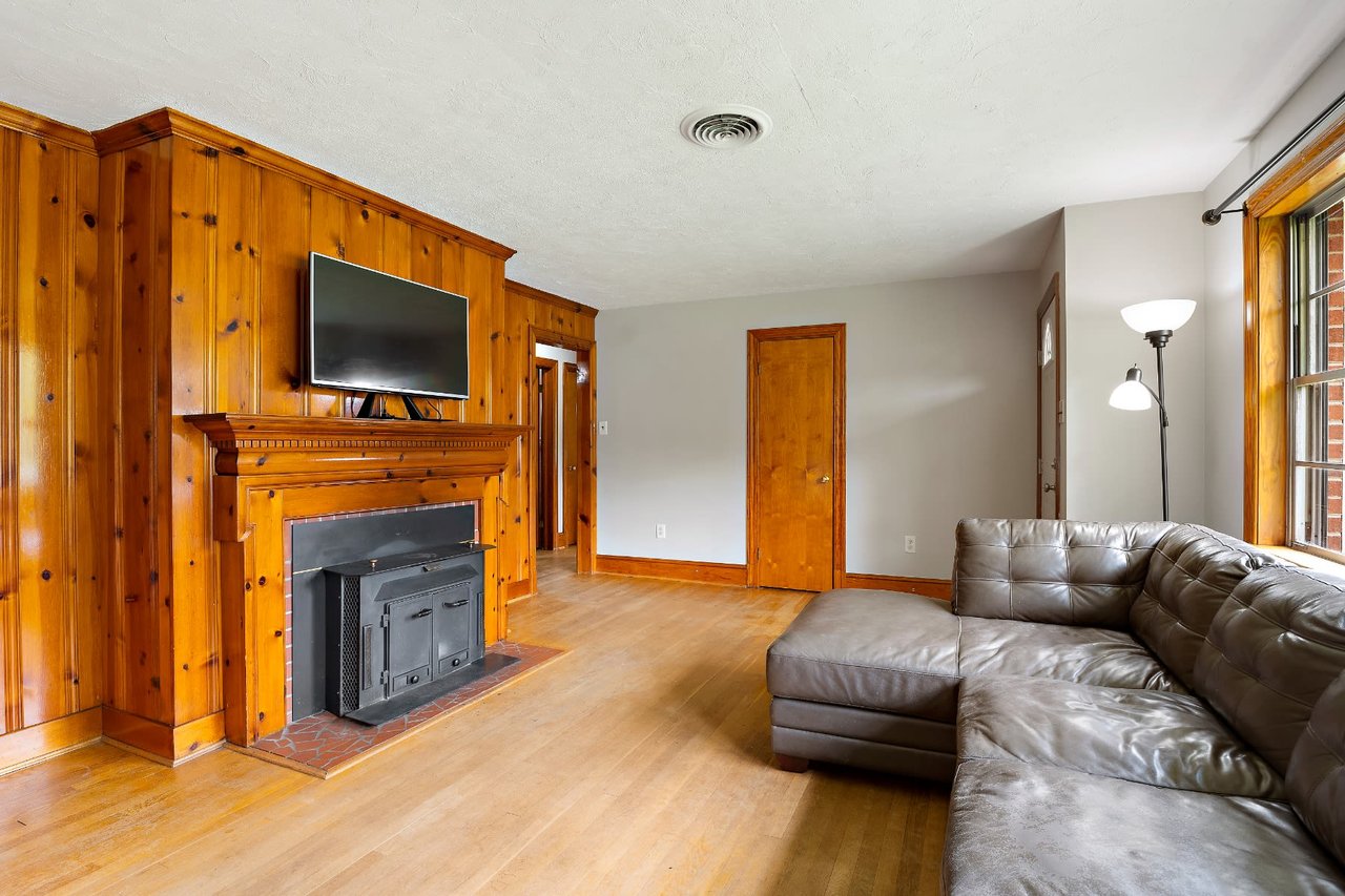 1127 Oakland Road