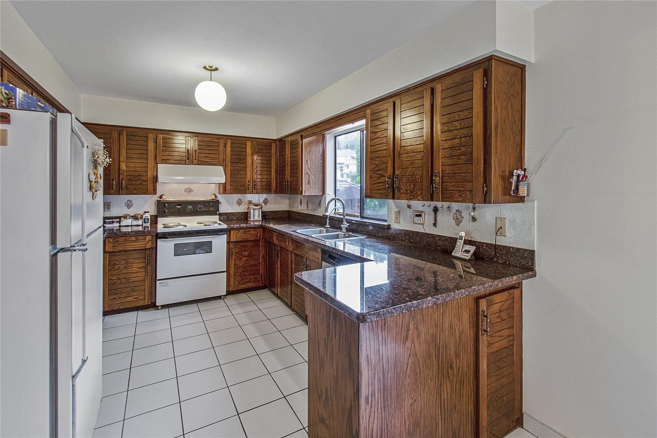 2920 Camrose Dr