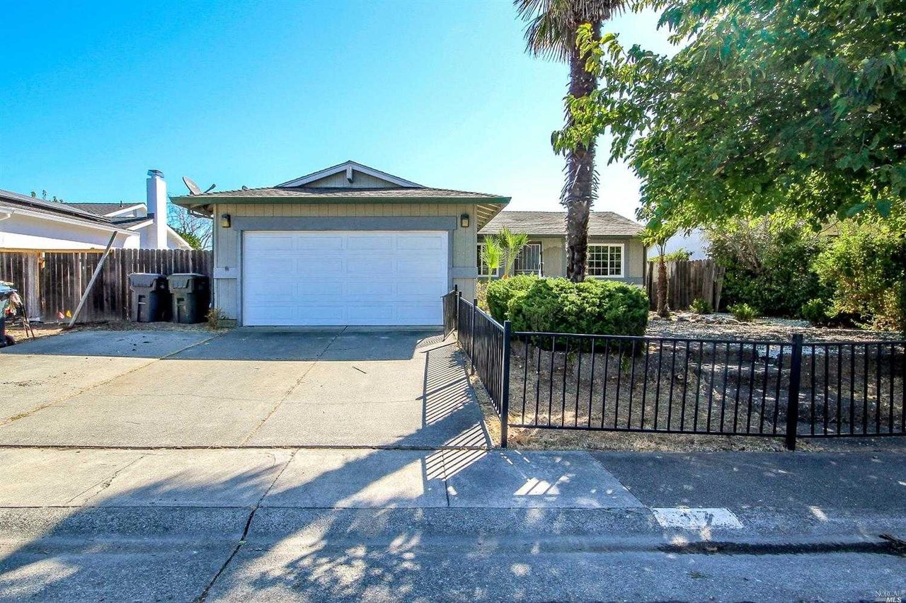 817 Greenhead Way