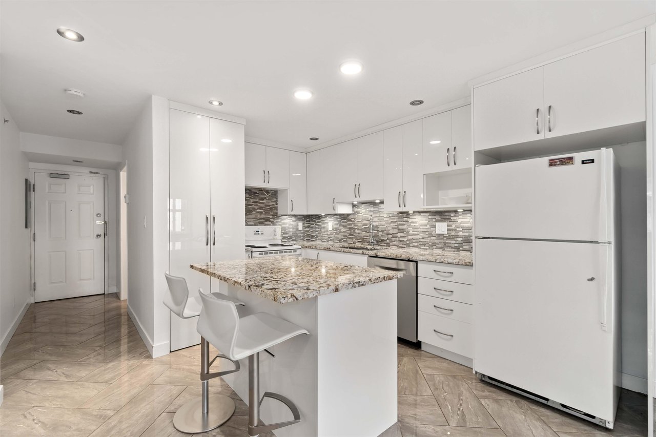 204-1099 W 71st Ave
