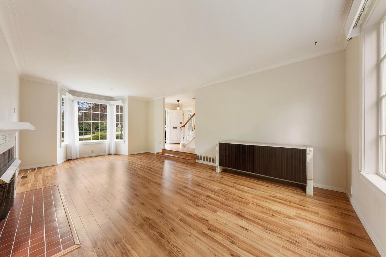2050 Westdean Cres Cres