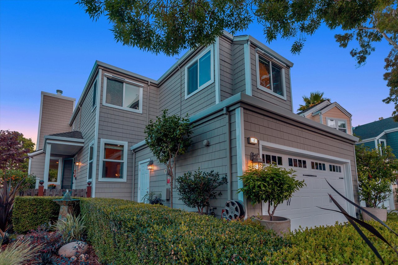 17 Crystal Creek Ct