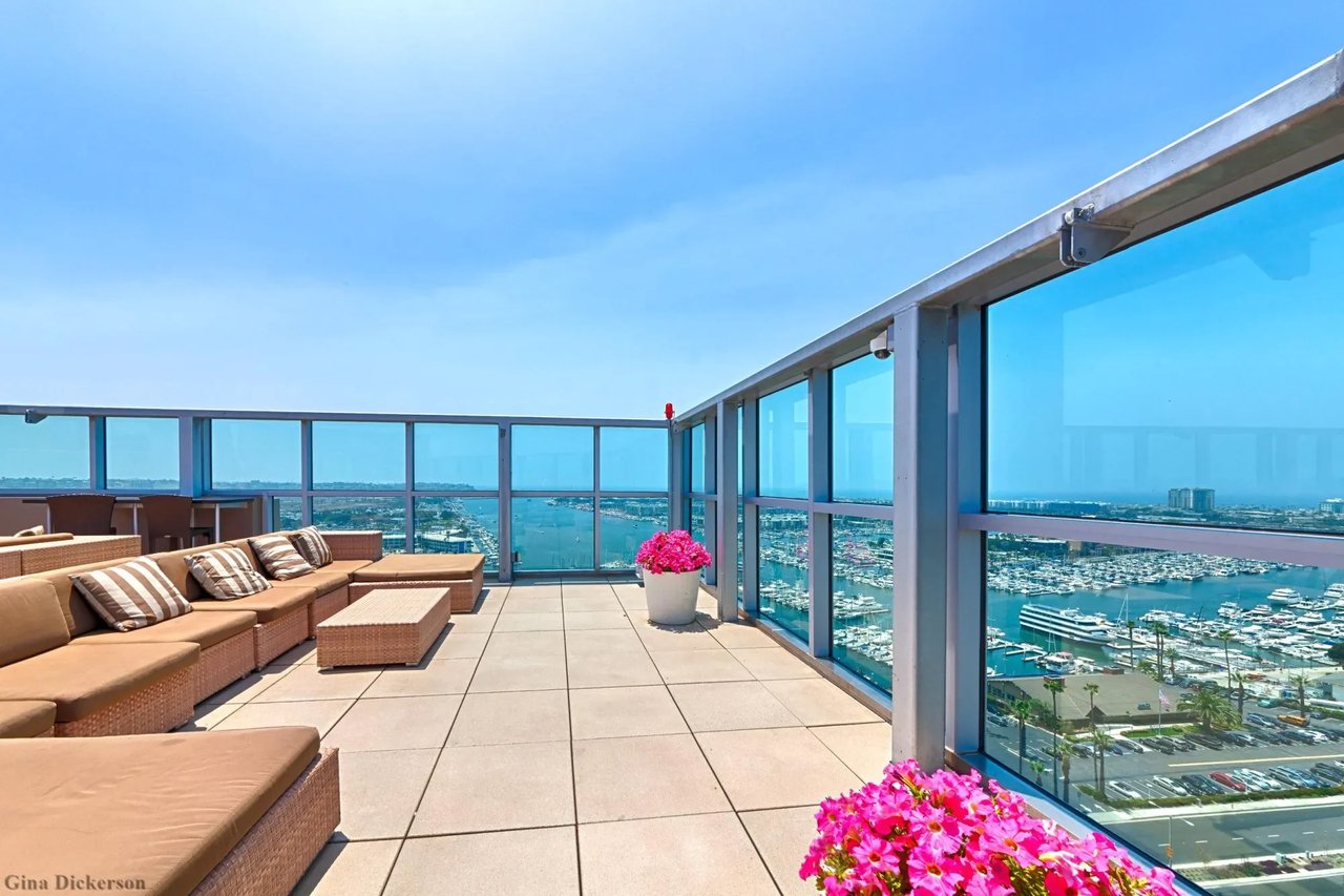 13700 Marina Pointe Dr, 317