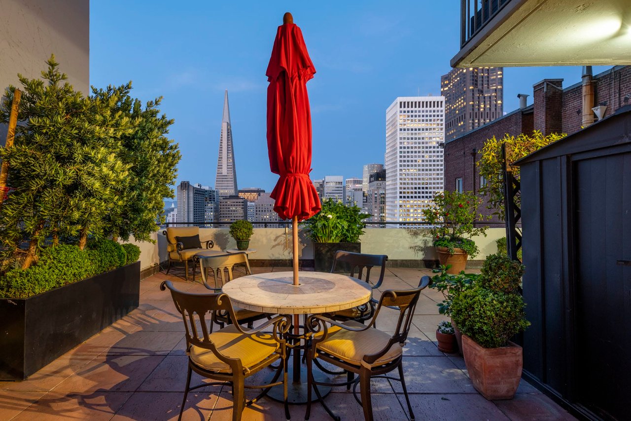 Indoor/Outdoor Living with a View