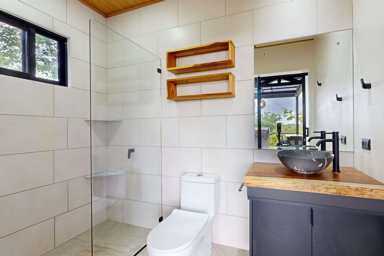 Casa Palma, Brand New Luxury 3 bedroom, 4 bathroom home with Amazing Sunset View in Quepos