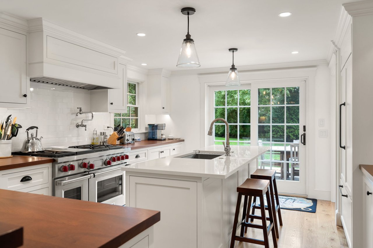 6 Oak Hollow Ln