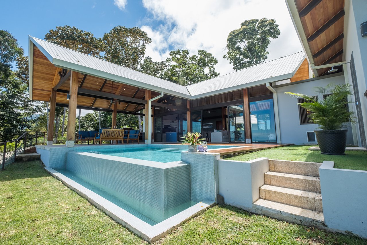 Luxury Infinity Pool Property, Uvita, Puntarenas