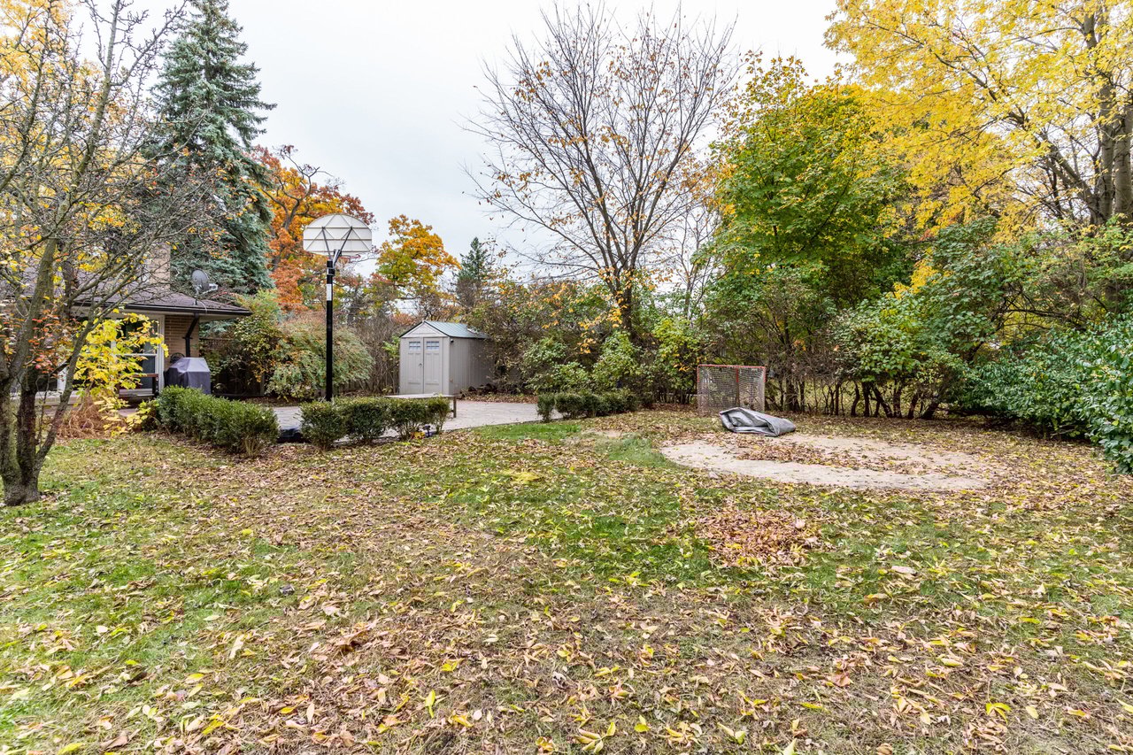 1620 Pinetree Crescent