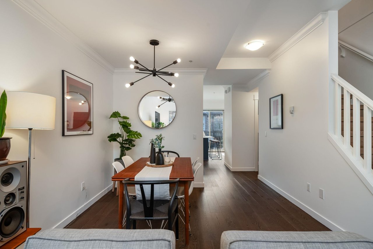 10-308 E 14th St