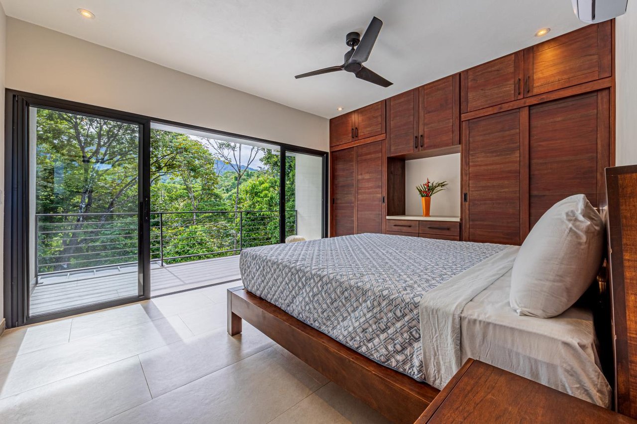 Outstanding Uvita Gem, Hidden in the Canopy with Ocean and Mountain Views