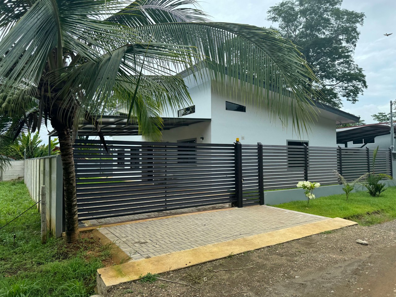 Uvita Beach Retreat!  Close to the Beach, Far From The Stress