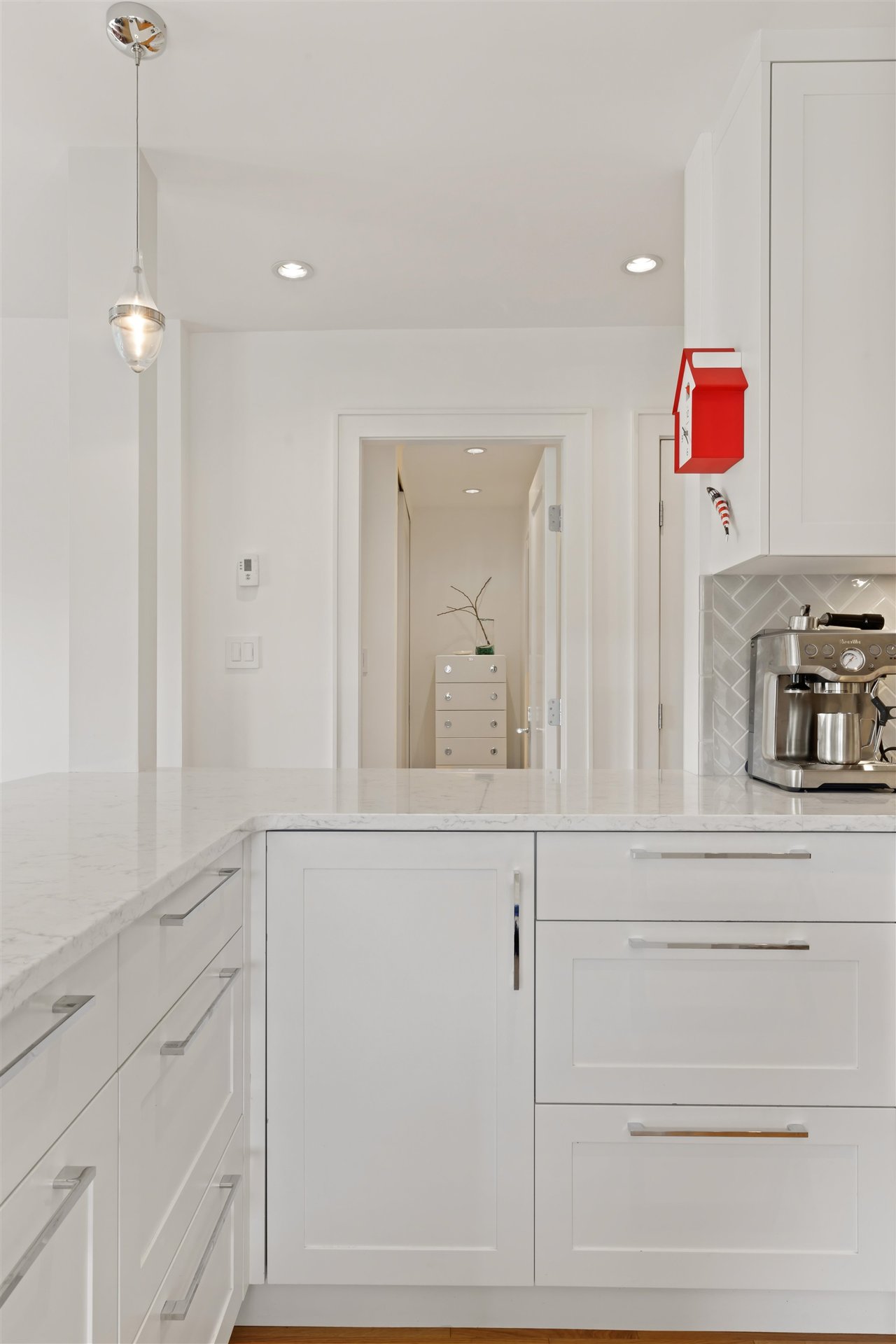 301-2255 York Ave