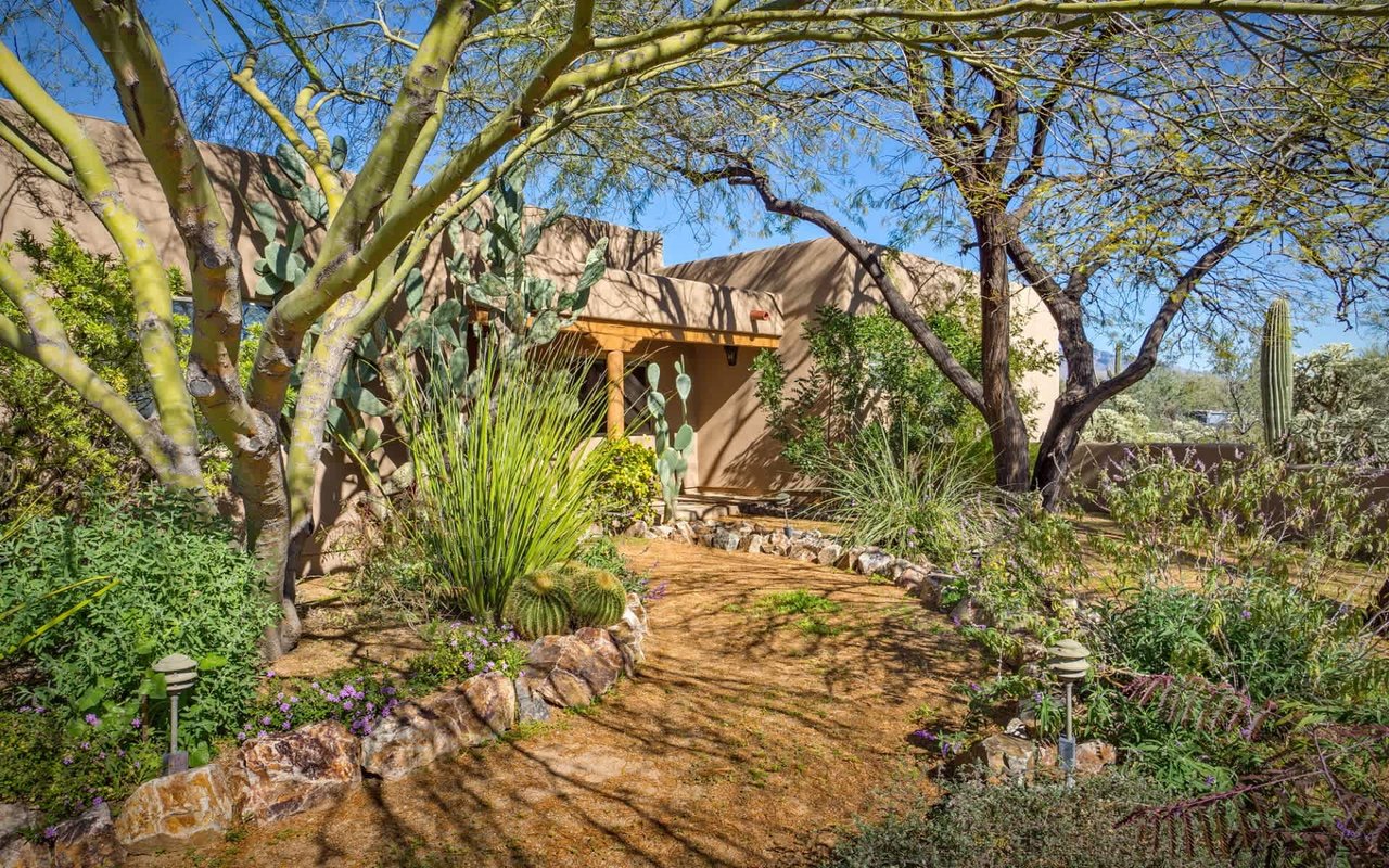Perfect Desert Oasis, Santa Fe Estate