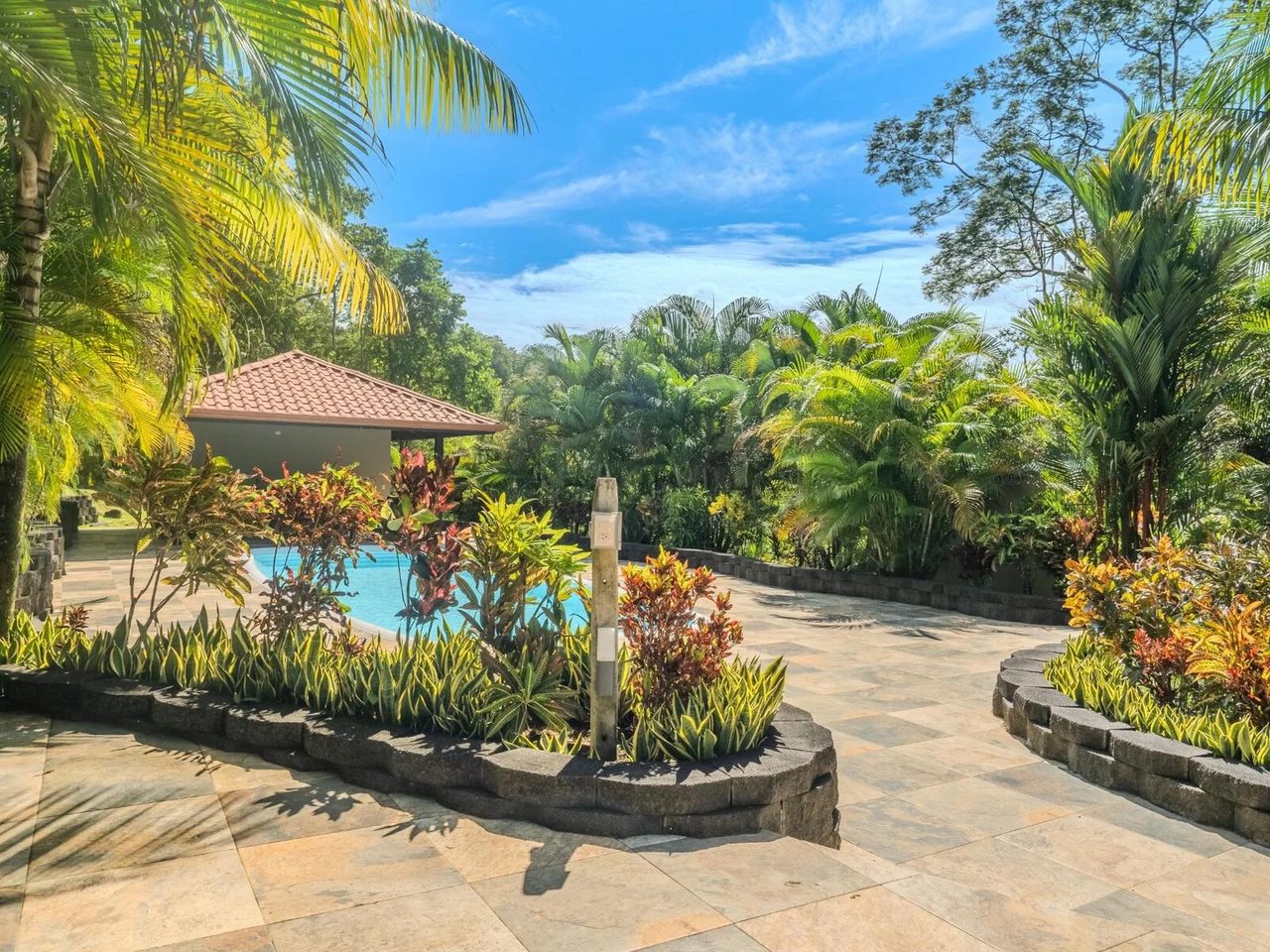 Private Waterfall Jungle Villa, Ojochal, Puntarenas
