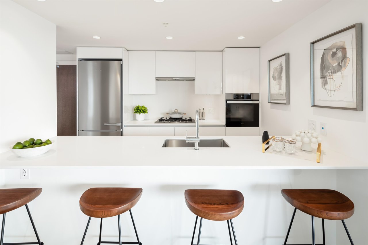 1702-5766 Gilbert Rd