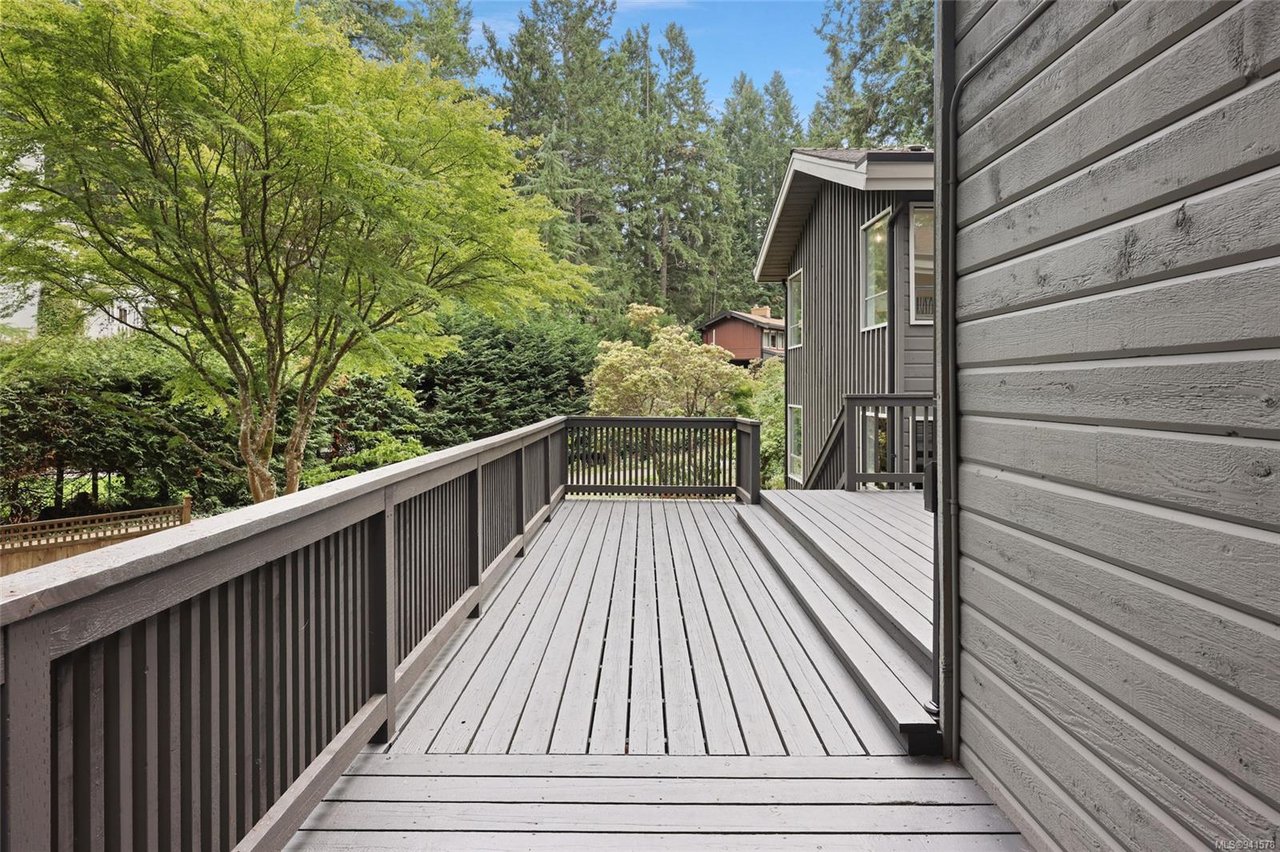 4527 Emily Carr Dr
