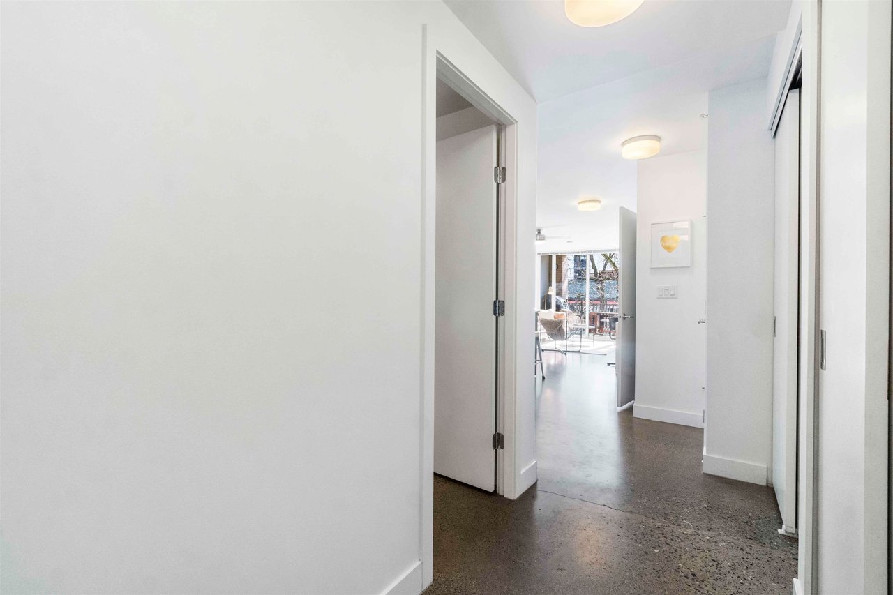 303-231 E Pender Street, Vancouver