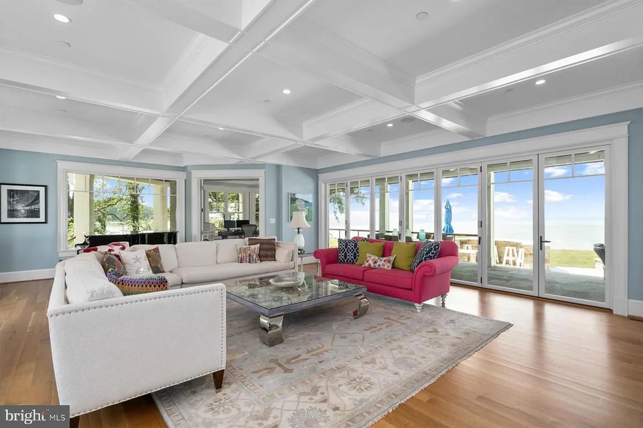 220 Lighthouse View Dr