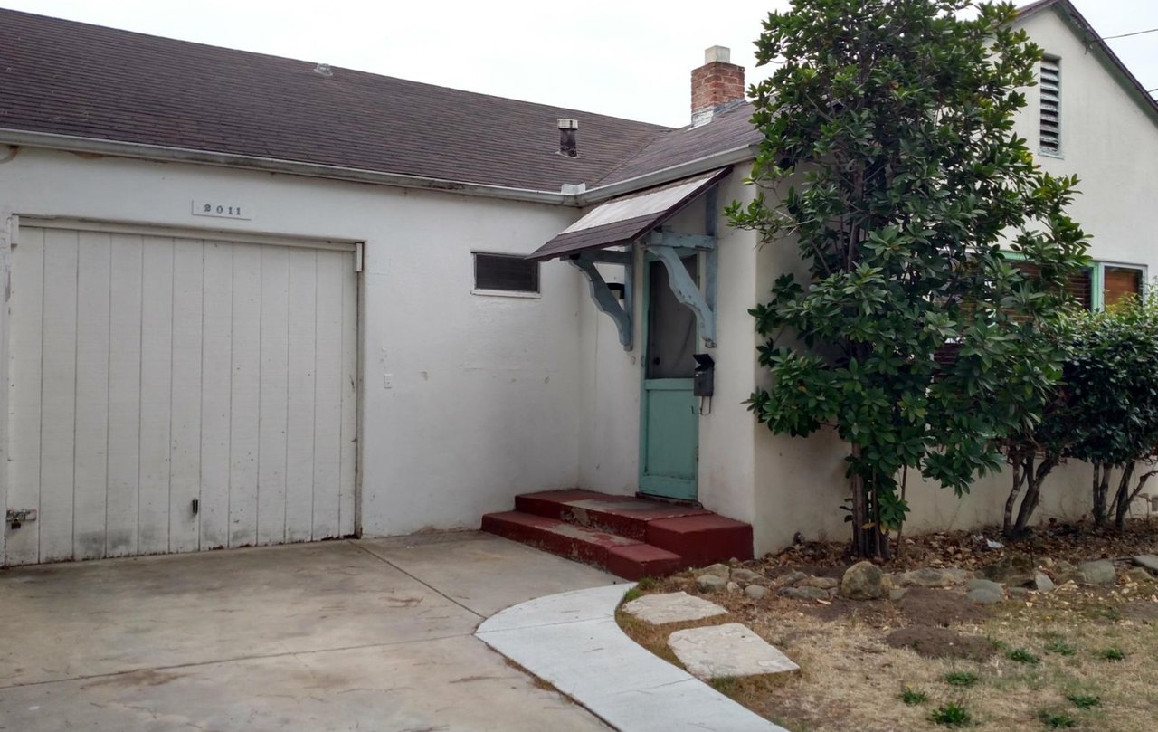 2011 GILLESPIE ST