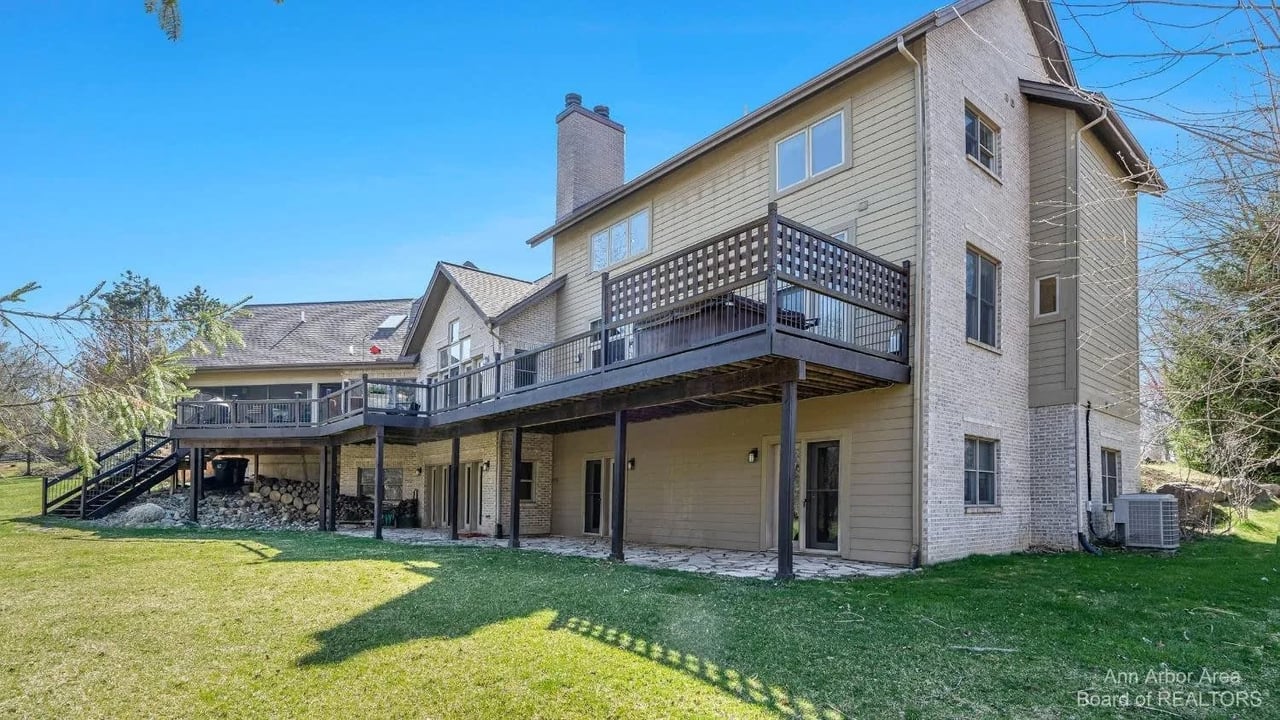 2566 Thornapple Drive, Ann Arbor, MI 48103