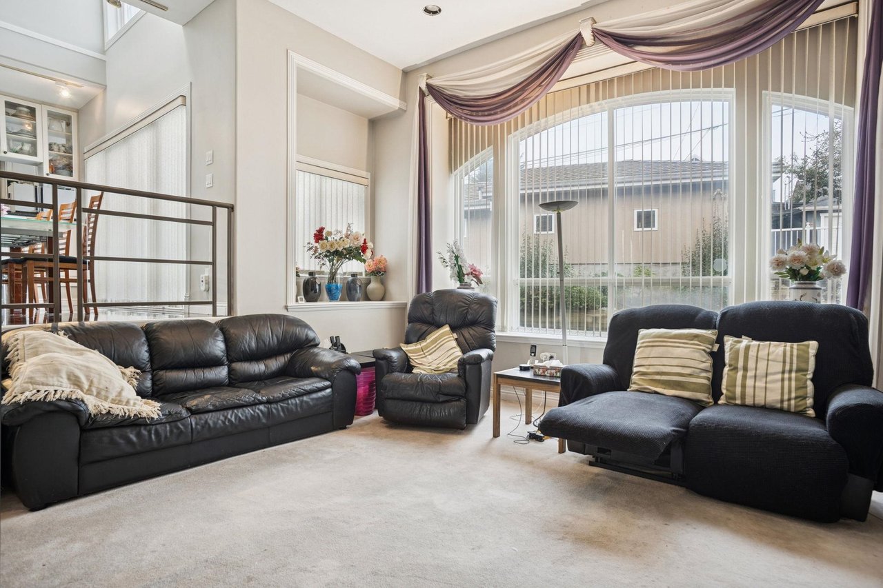 2085 Qualicum Dr