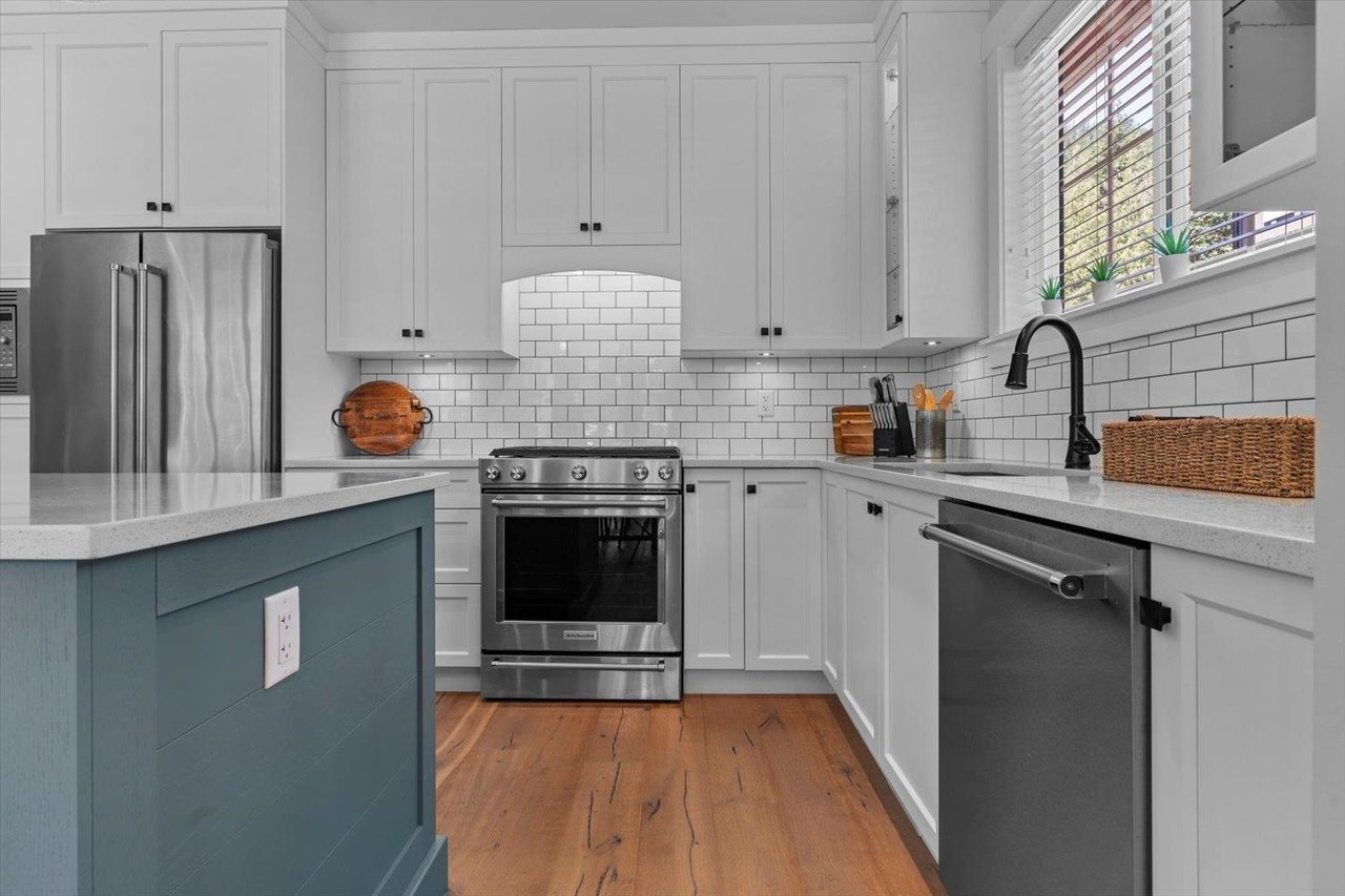 43325 Creekside Circle