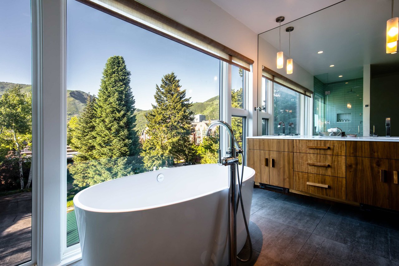 Rare Ski in Townhome in Aspen 