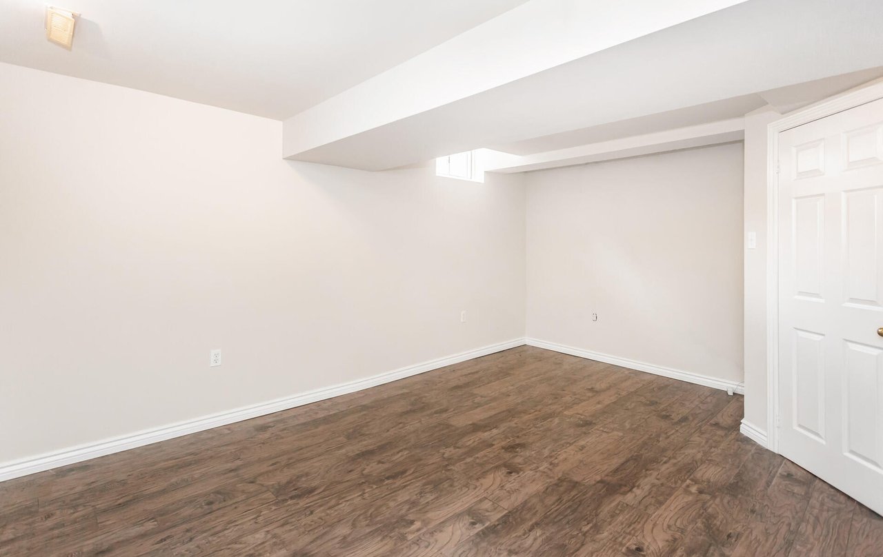 1308 Valerie Cres