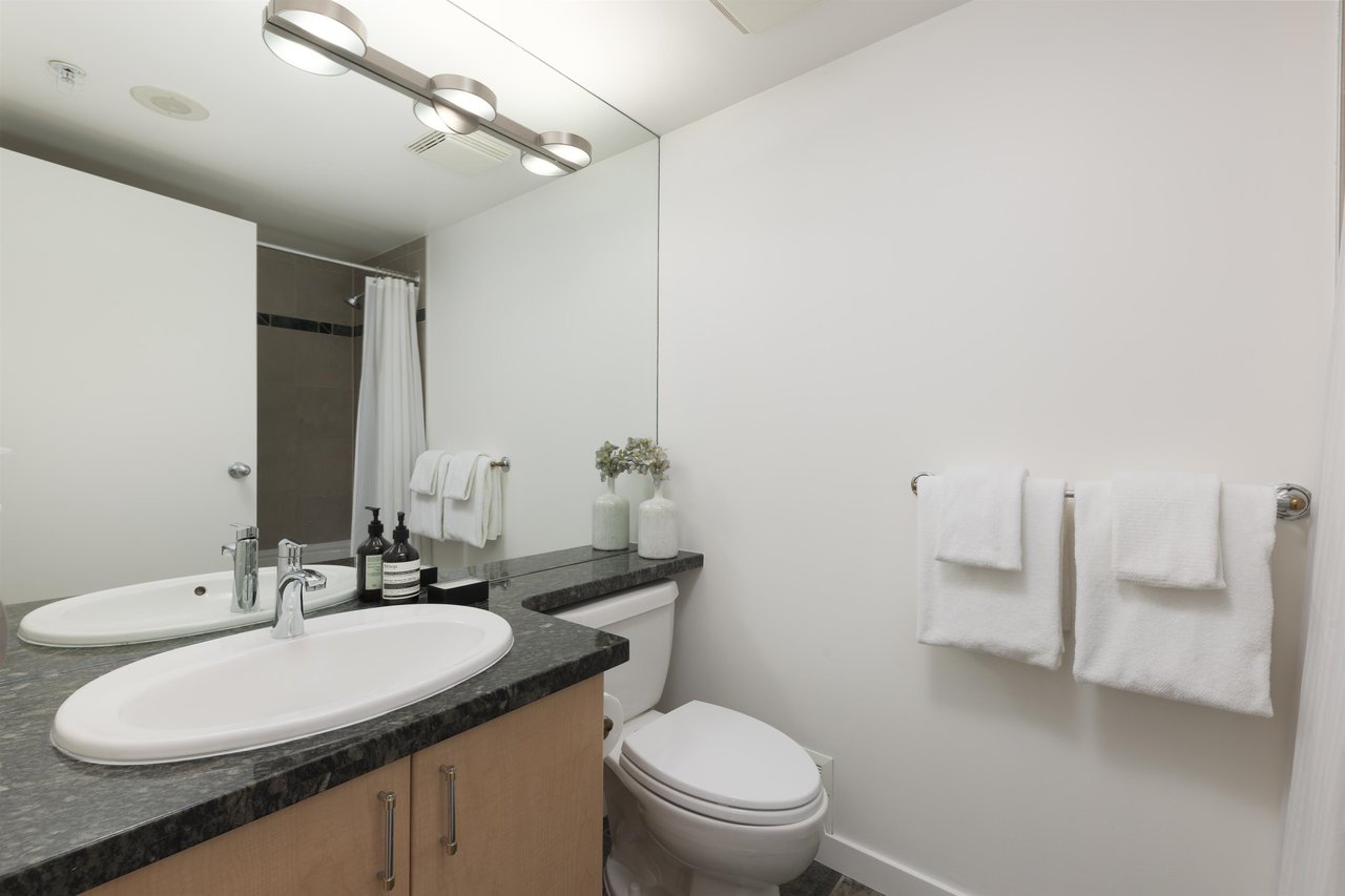 2106-1077 Marinaside Cres