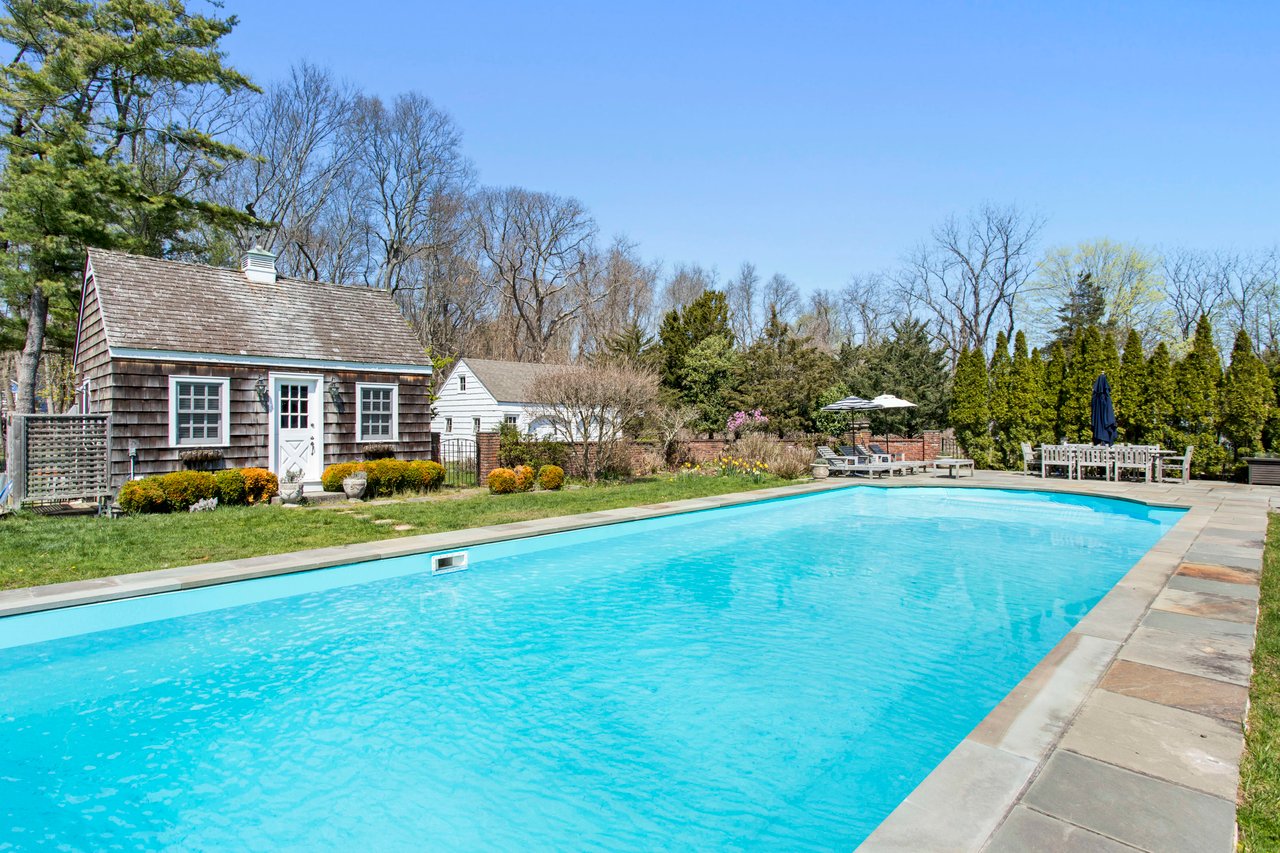 COLONIAL IN PRIME LOCATION