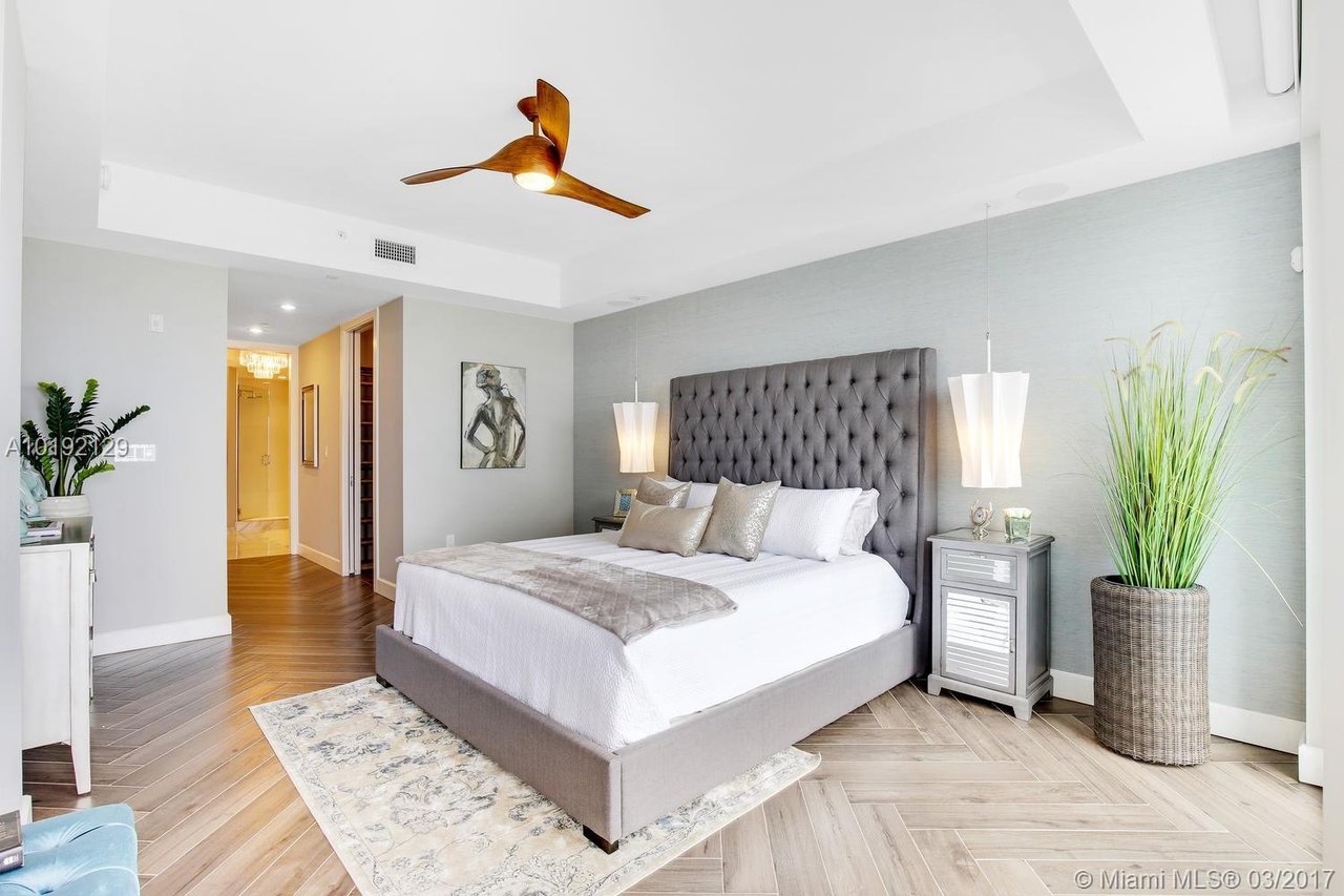 1200 Hillsboro Mile, #1206