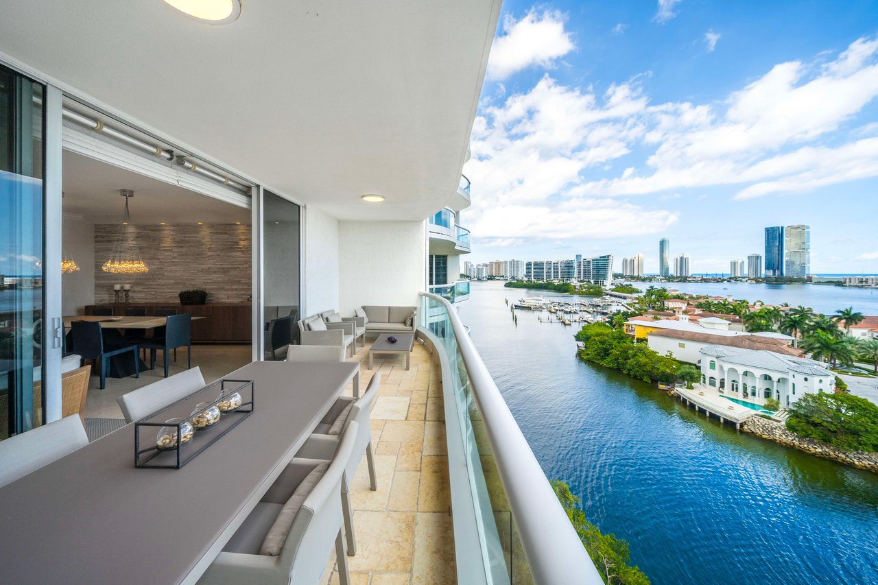 6000 Island Blvd Unit: 1007