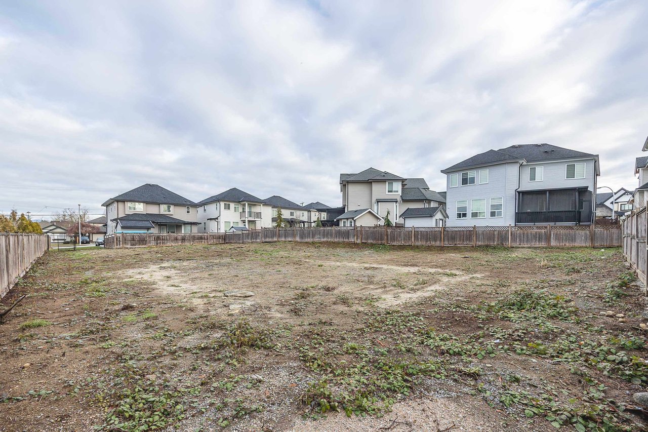 18310 68 Ave