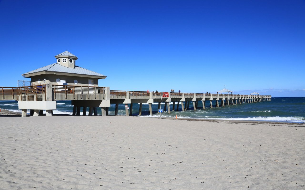  Juno Beach