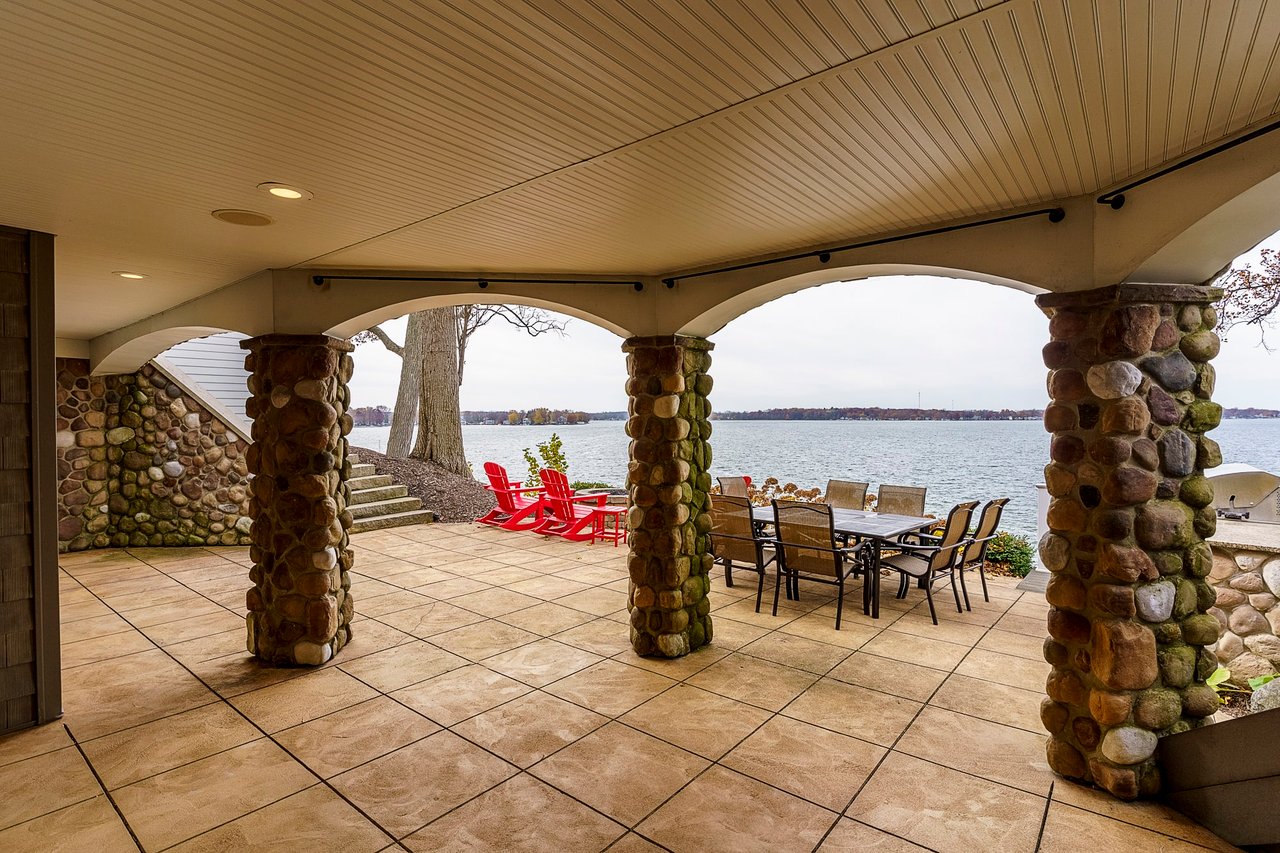 11137 NE Wawasee Drive