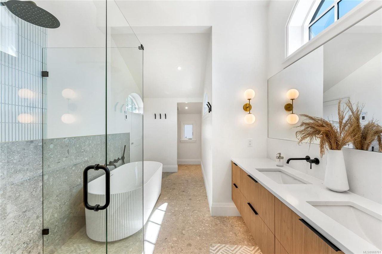 736 Falkland Rd, Oak Bay