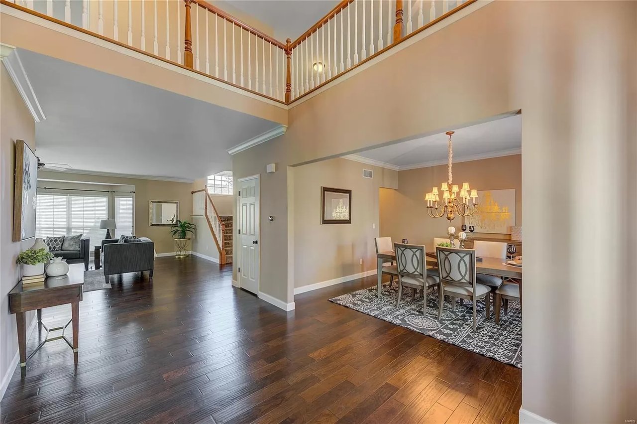 217 Strathmoor Way