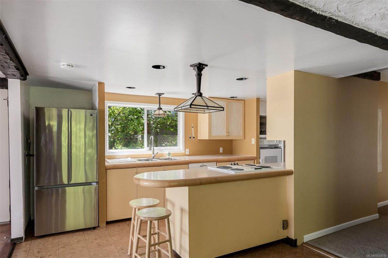 4955 Cordova Bay Rd