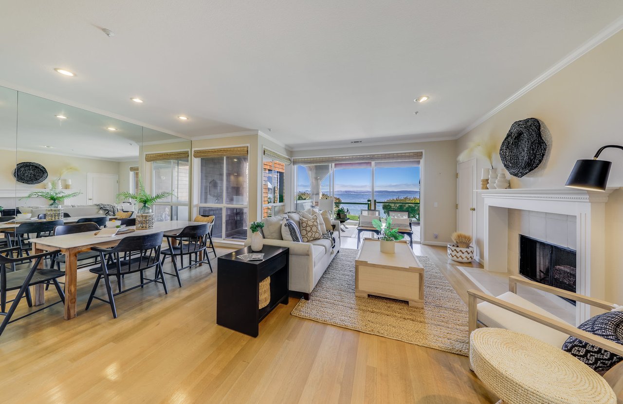 Luxury Townhome Overlooking the Bay