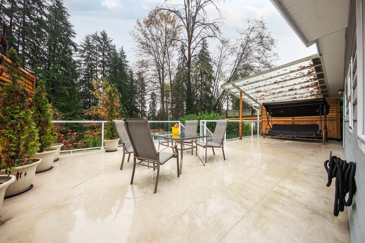 1650 Deep Cove Rd