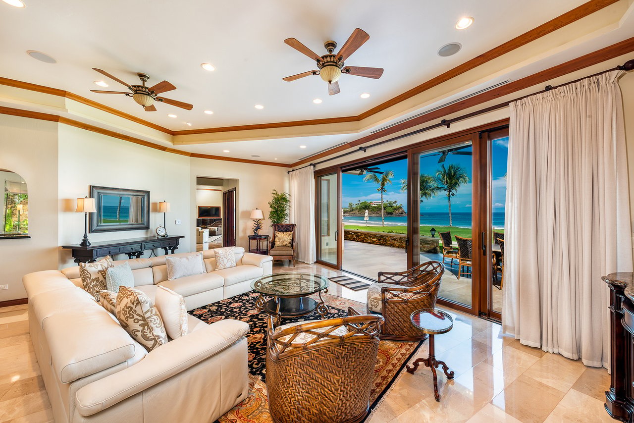 Modern Beachfront Corner Condo, Flamingo, Guanacaste