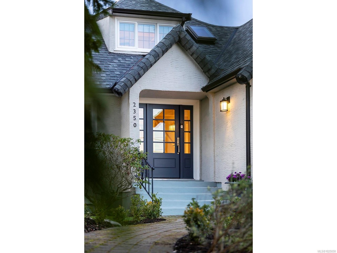2350 Nottingham Rd, Oak Bay