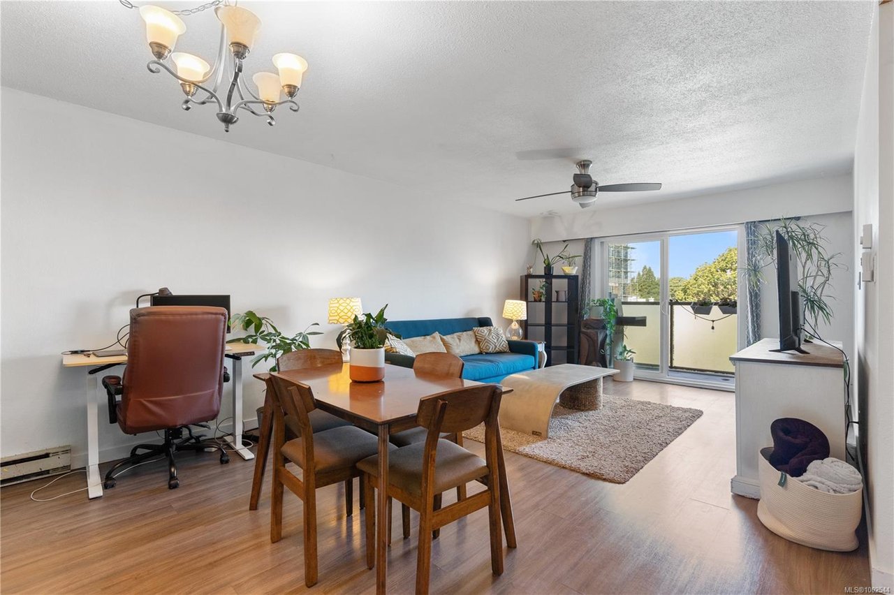 303-848 Esquimalt Rd, Esquimalt