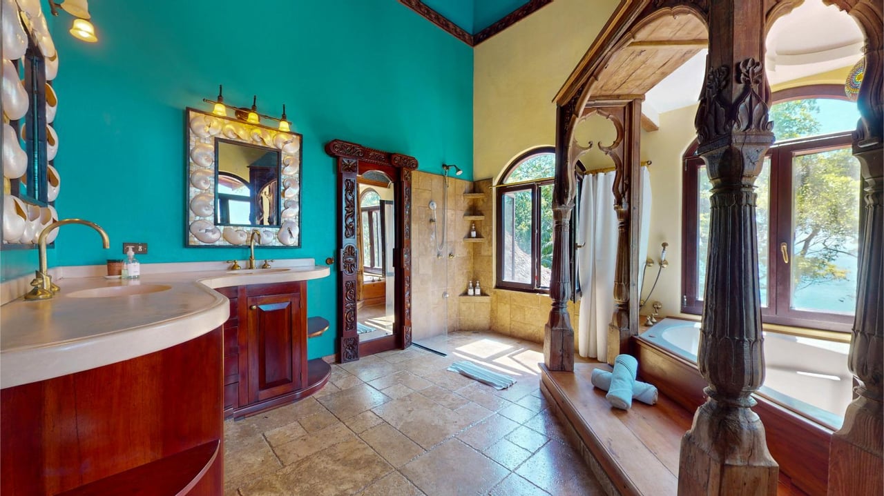 Colonial Oceanfront Estate, Dominical, Puntarenas