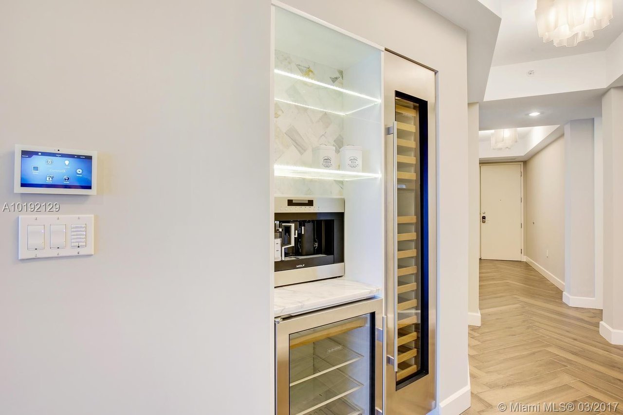 1200 Hillsboro Mile, #1206