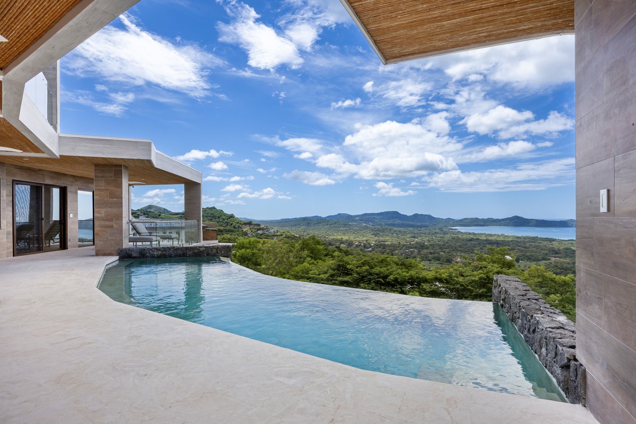 Contemporary Infinity Pool Villa, Flamingo, Guanacaste